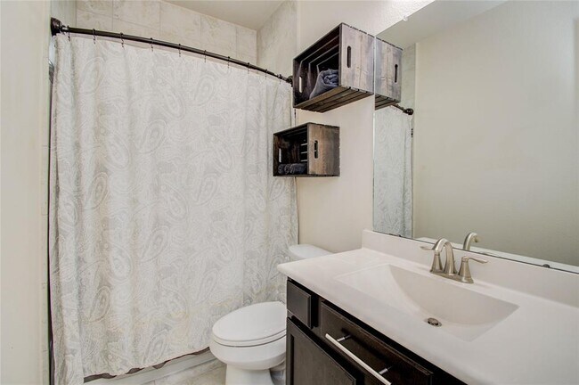 Building Photo - 24019 Via Viale Dr