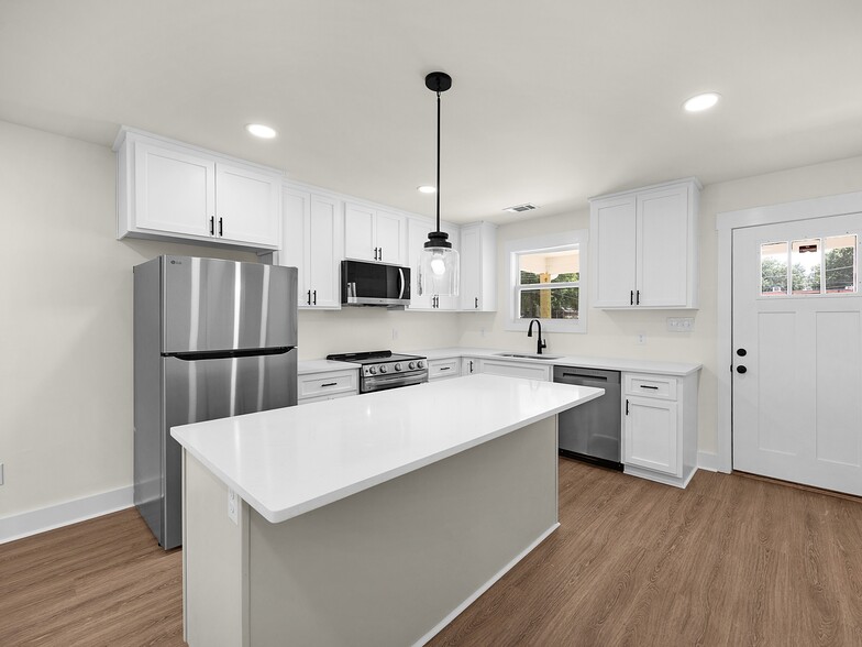 Building Photo - 161 W Grand St