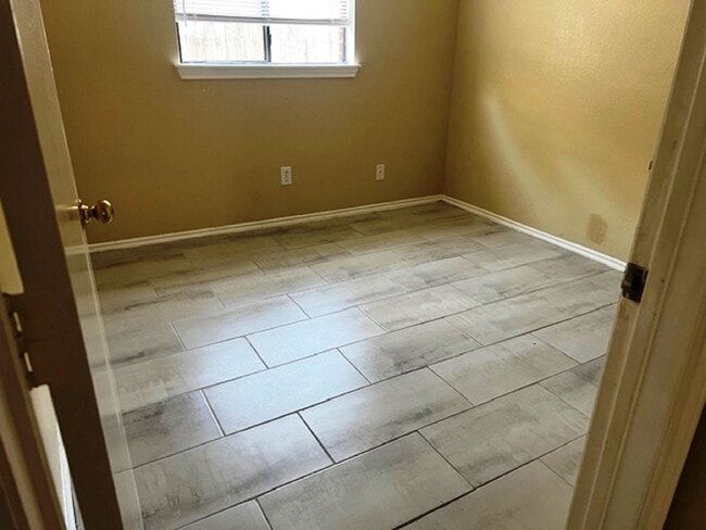 Building Photo - 5618 Village Arbour Dr