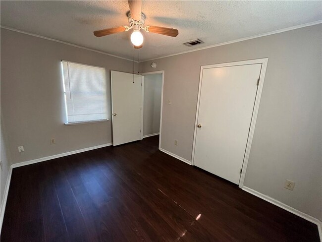 Building Photo - 1003 Texas St