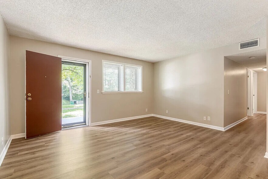 Building Photo - 2929 Selena Dr