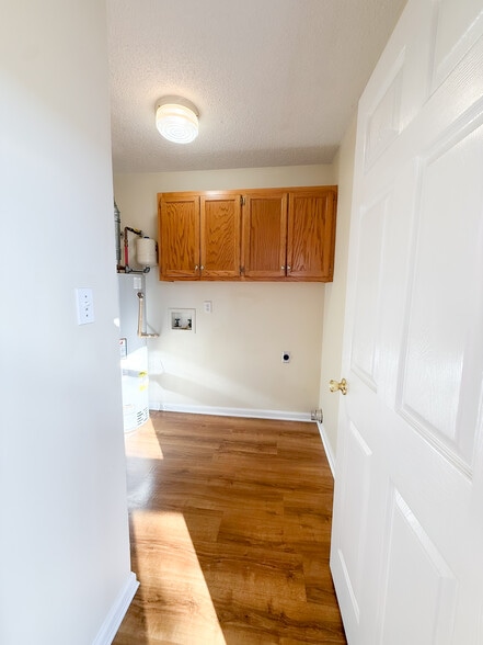 Building Photo - 412 E Pershing Ave