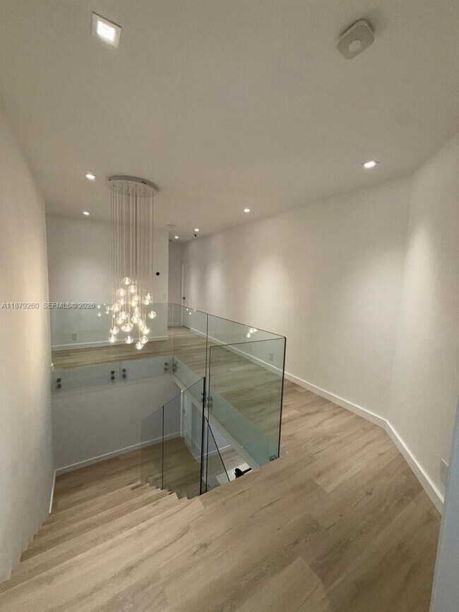 Building Photo - 5371 SW 32nd St