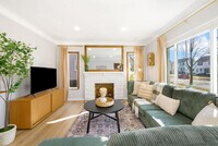 Building Photo - 6059 Maplecliff Dr