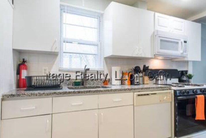 Building Photo - 256 Hurley St