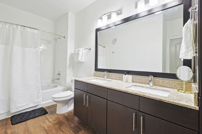 Building Photo - 5725 Town and Country Blvd