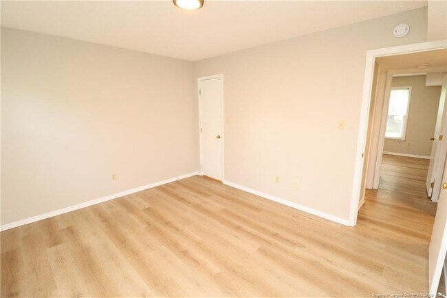 Building Photo - 3901 Lexington Dr