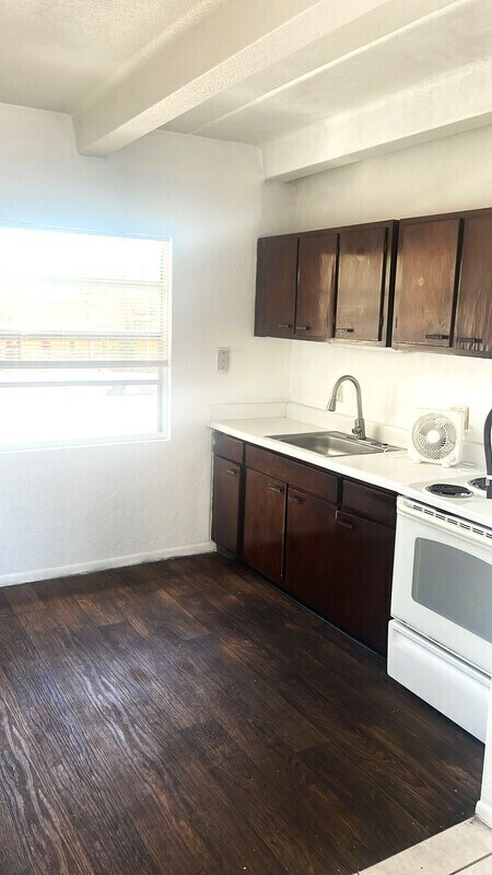 Building Photo - 5261 Alhambra Dr