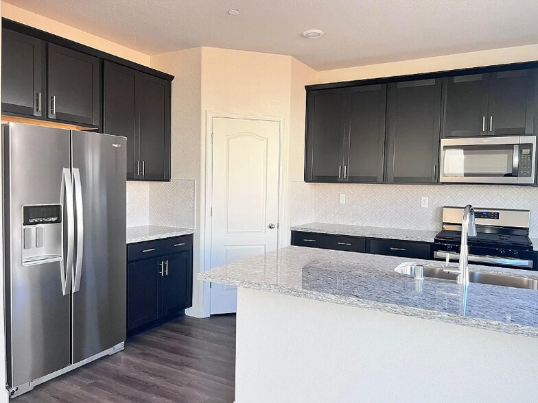 Building Photo - 3129 Ballena St