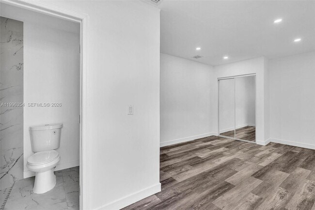 Building Photo - 6640 Evergreen Dr