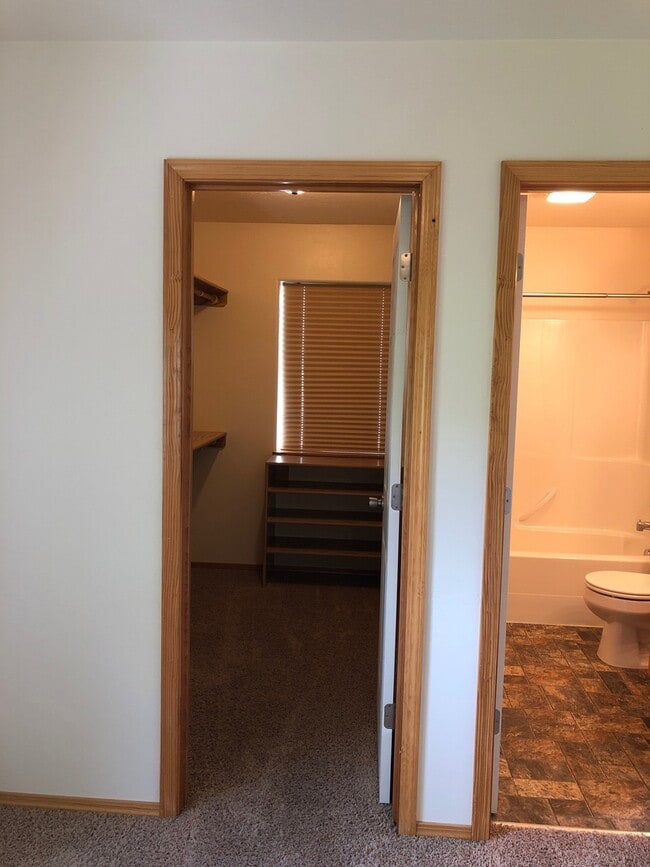 Building Photo - Amazing townhouse on Amazing Drive in Lolo...
