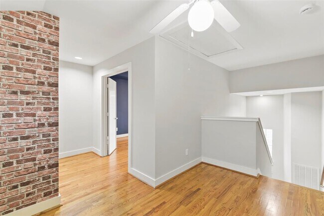 Building Photo - 1604 Reinerman St