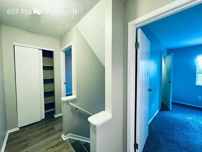 Building Photo - 607 Pebble Pl Dr