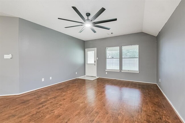 Building Photo - 9502 Belleclaire Ln
