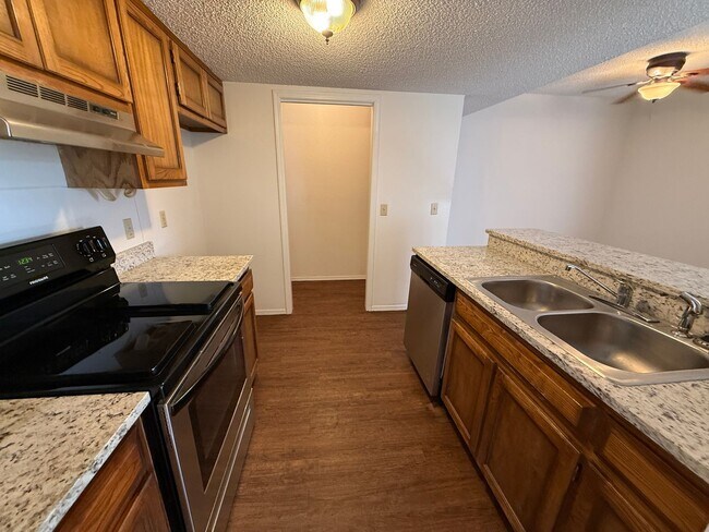 Building Photo - Broken Arrow 3 bedroom 2 Bath Duplex