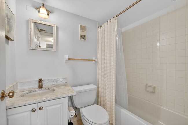 Building Photo - 5055 N Hwy A1A