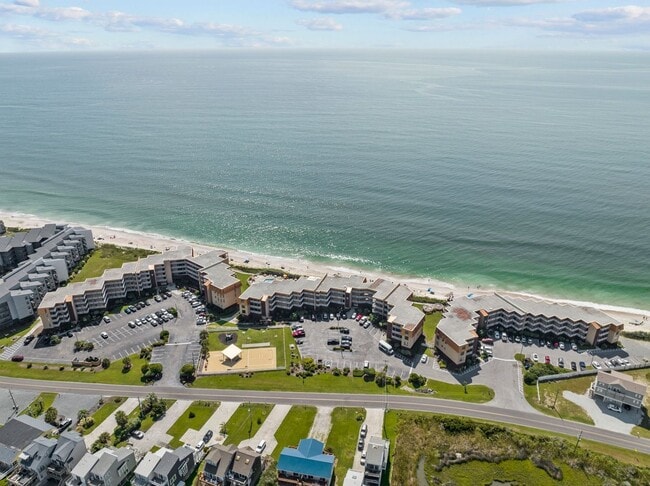 Building Photo - OCEAN FRONT *Off Season Rental* October 1s...