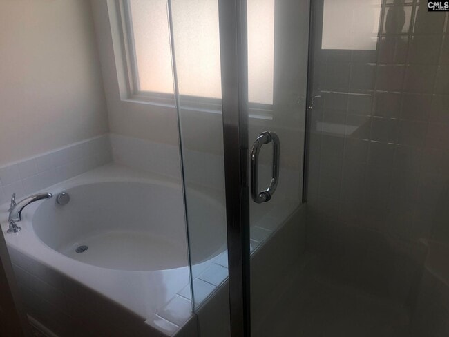 Building Photo - 1057 Roscoe Rd