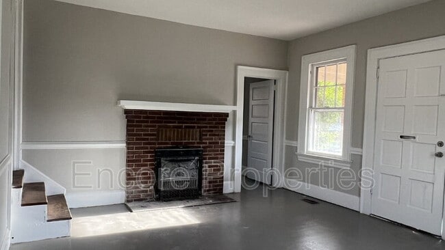 Building Photo - 705 Rhem St