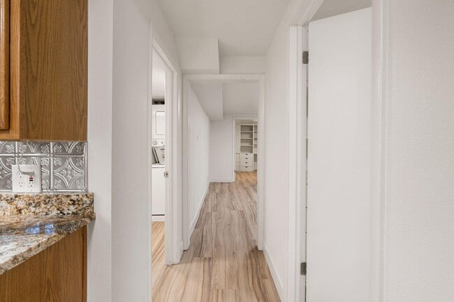 Building Photo - Basement Apartment Near SUU and Cedar High School