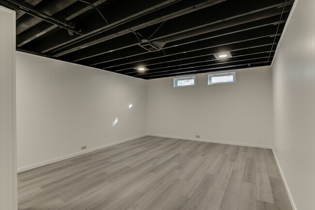 Building Photo - 1311 E Euclid Ave