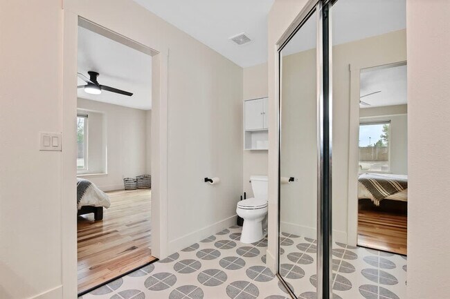 Building Photo - 4243 E Driftwood Dr