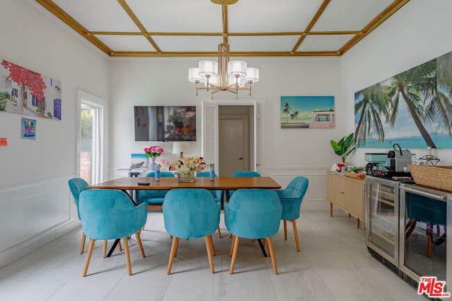 Building Photo - 508 N Canon Dr