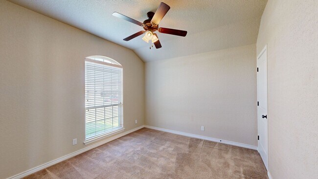 Building Photo - 2 WEEKS FREE RENT + $1,895 ONE STORY 4 BEDROOM WITH 3 FULL BATHS