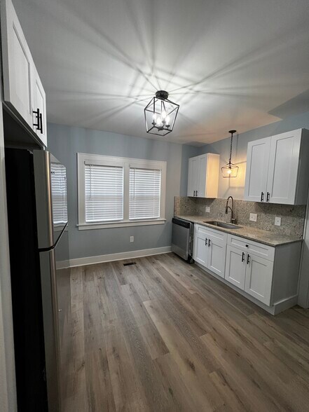 Building Photo - 2835 Avondale Ave