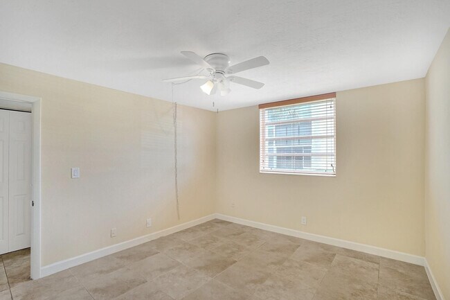 Building Photo - 301 SE 3rd St