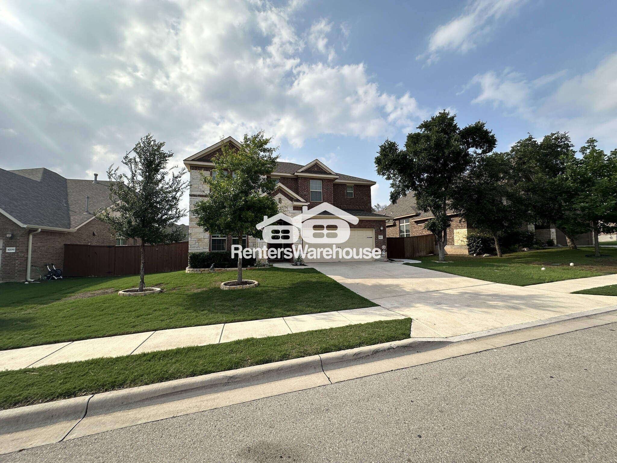 Building Photo - 4213 Valley Oaks Dr