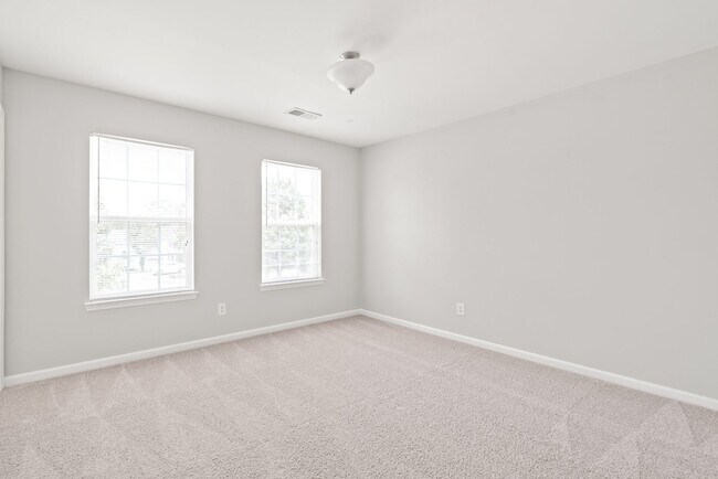 Building Photo - Move-in Ready (Fresh Paint, New Carpet!)