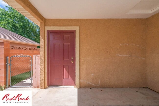 Building Photo - 2 Bedroom and 2 Bathroom Home near Quail C...