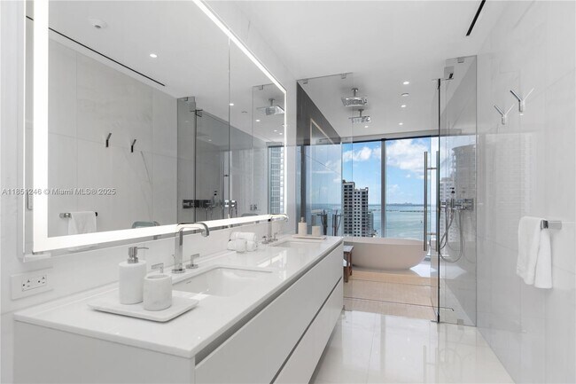 Building Photo - 300 Biscayne Blvd Way