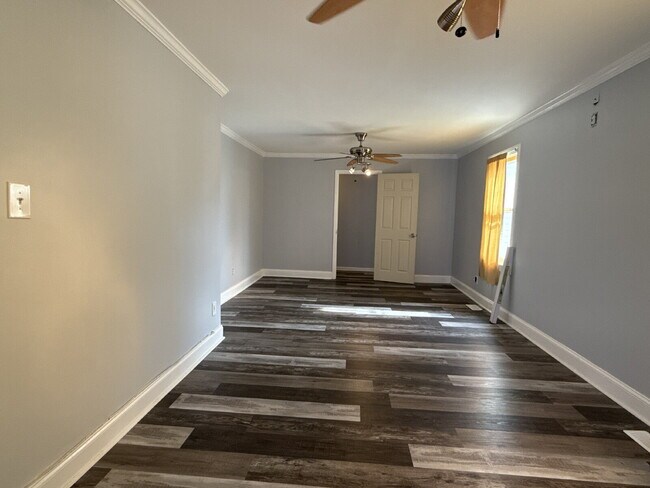 Building Photo - "Cozy 3-Bed, 2-Bath Gem on Cypress Avenue with 1375 Sq Ft of Space in Huntsville!"