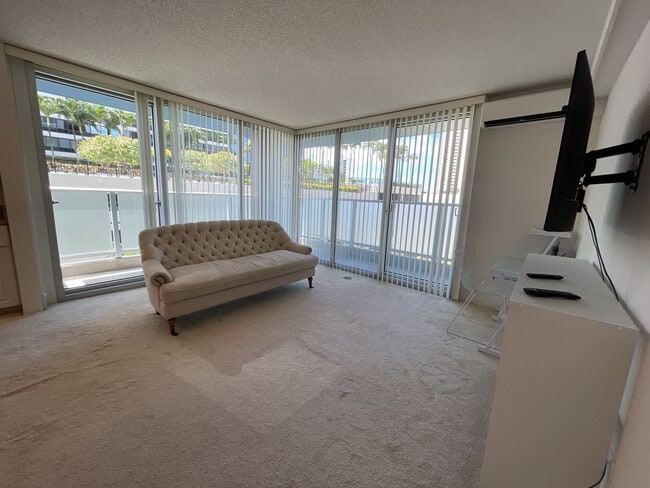Building Photo - 801 South St. 2 bed, 2 bath, 2 parking