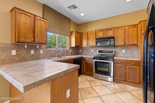 Building Photo - Two Story 3 Bed/2Bath in Paseo Del Rio