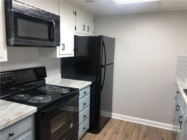 Building Photo - Great Oakwood location - 2 bedroom