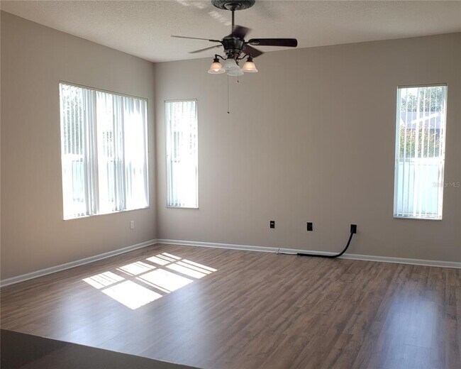 Building Photo - 25638 Ferdinand Ct