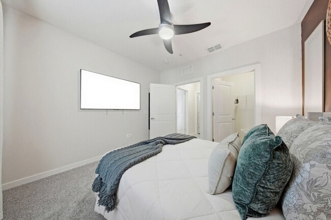 Building Photo - 1700 W Cleveland St