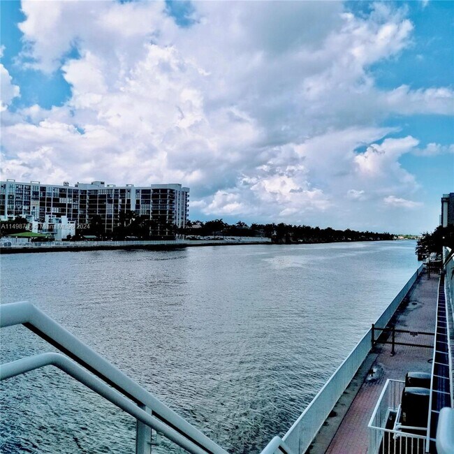 Building Photo - 3000 S Ocean Dr