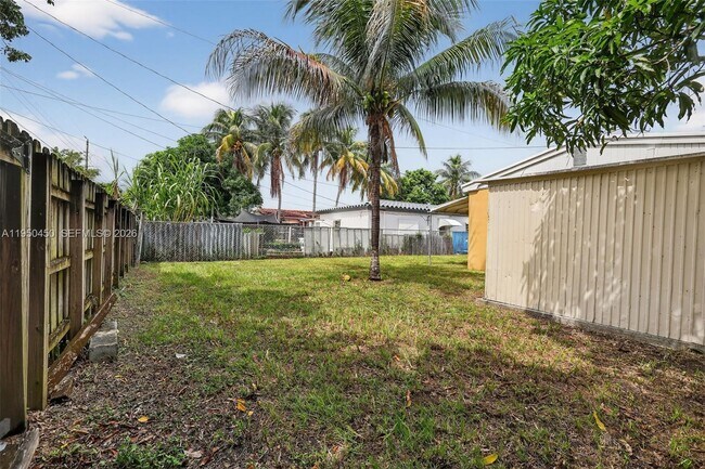 Building Photo - 1498 NE 180th St