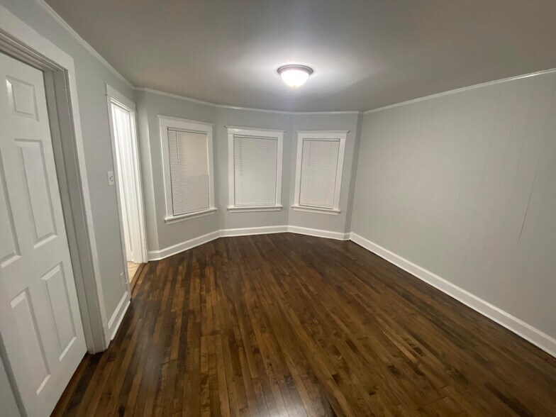 Building Photo - 4224 N Kimball Ave