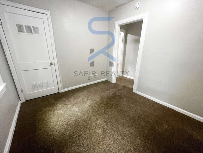 Building Photo - Move in before October 15th and get $100 O...