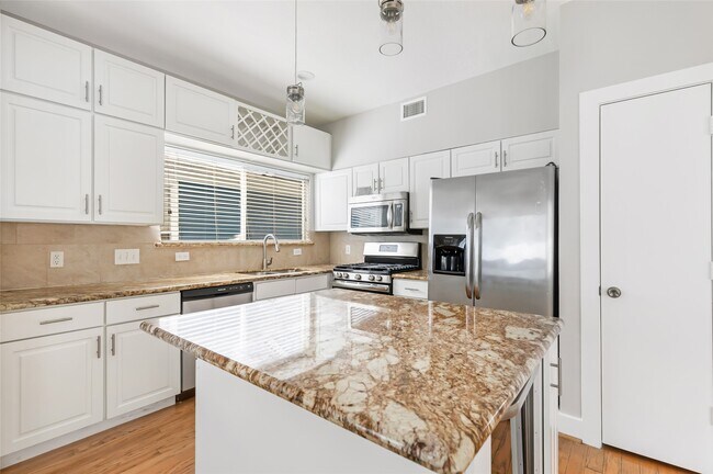 Building Photo - 18631 Atasca Oaks Dr