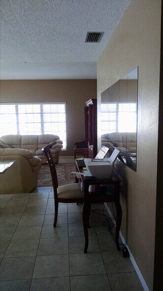 living - 3 E Greens Cir