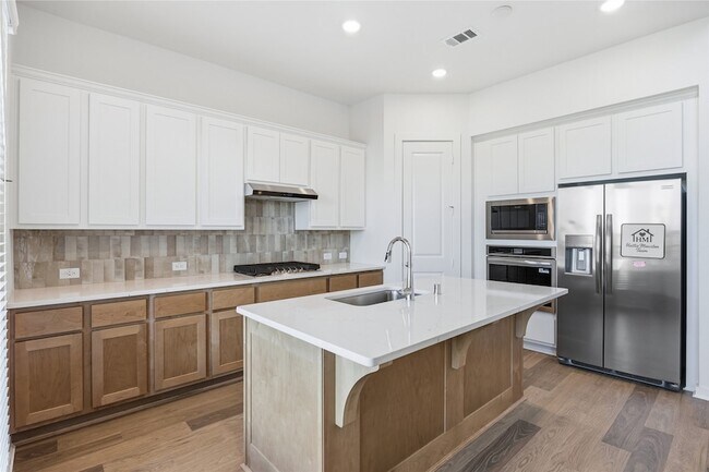 Building Photo - 16719 Lake Austin St