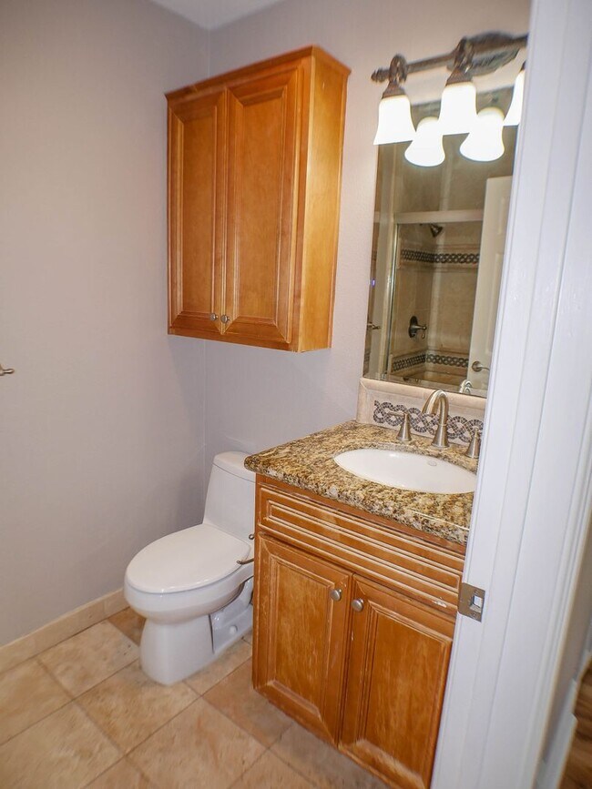 Building Photo - 2BD/2BA Dual Master Condo of secured building in highly sought after Boutique Bella Capri building.