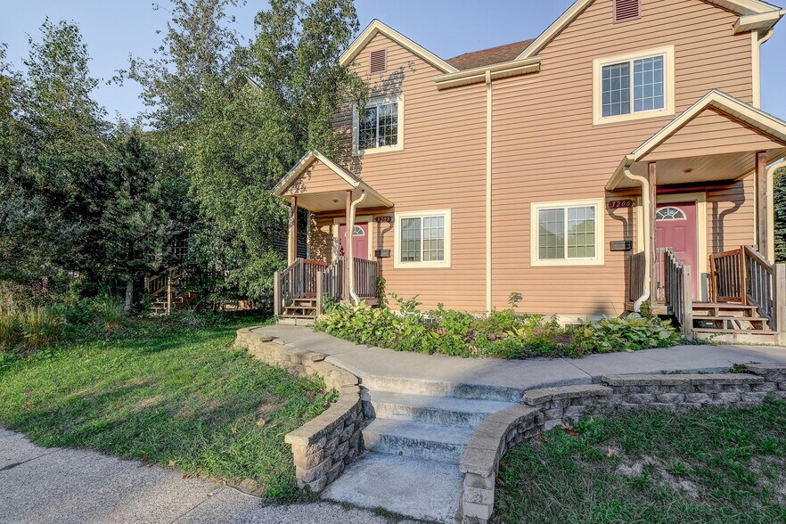 Building Photo - 3208 Pillsbury Avenue South