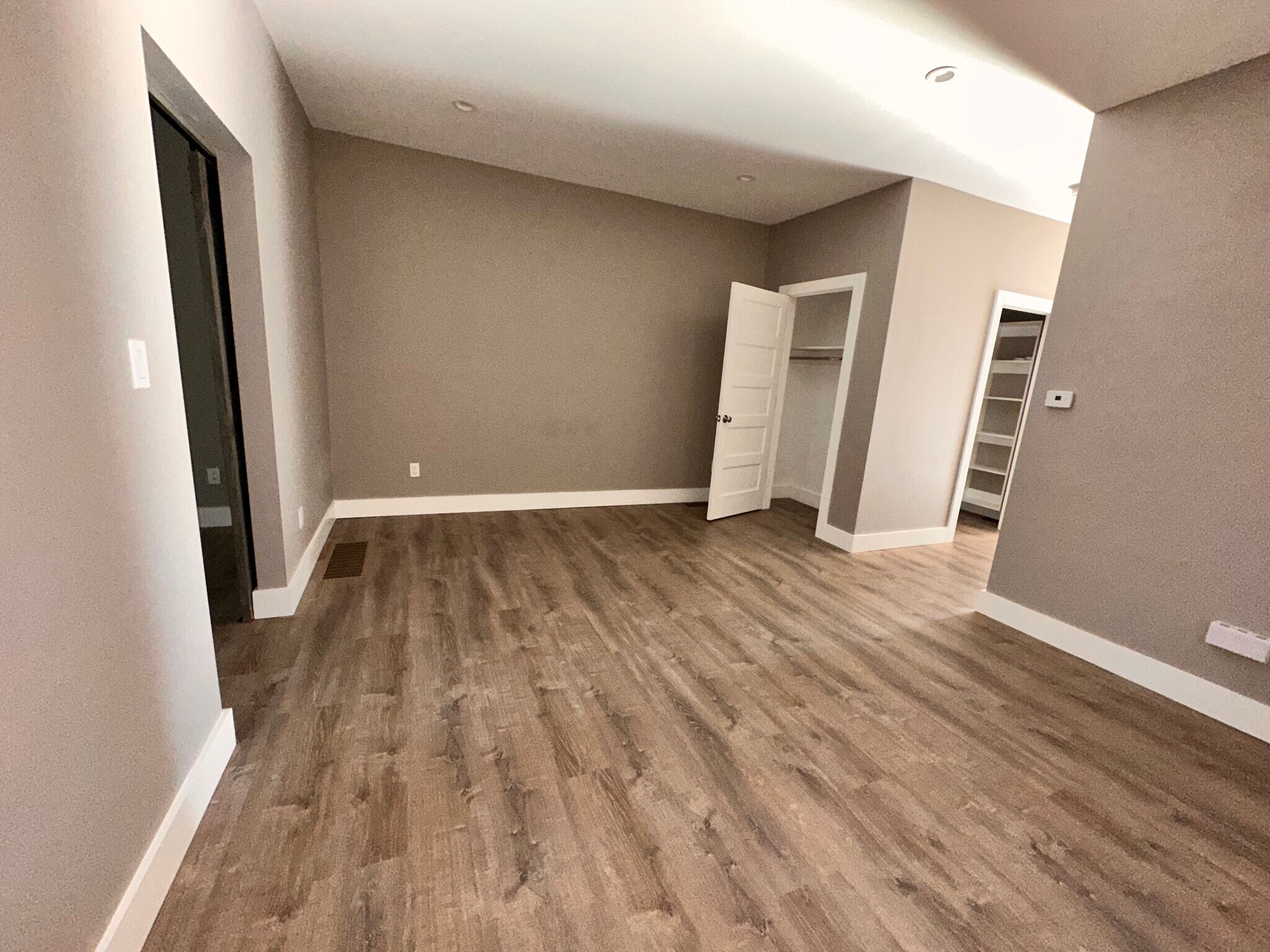 Building Photo - 3133 Lackland Ave